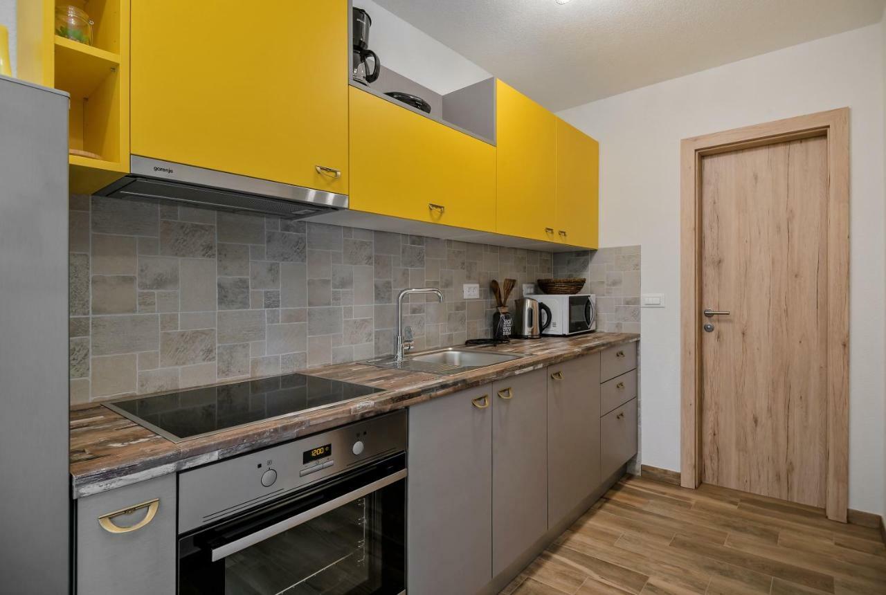 Apartment Cesarica Baska Voda Bagian luar foto