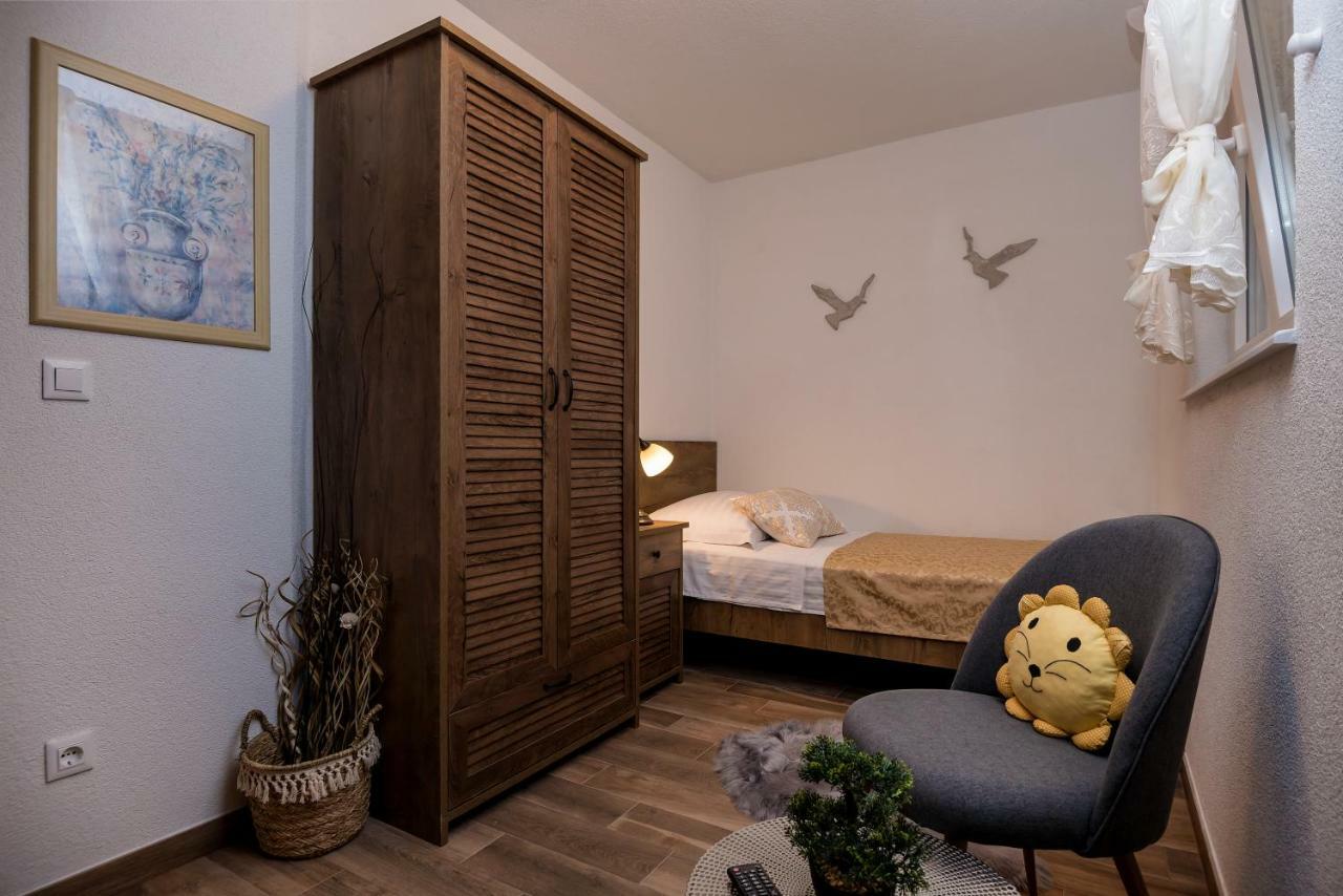 Apartment Cesarica Baska Voda Bagian luar foto